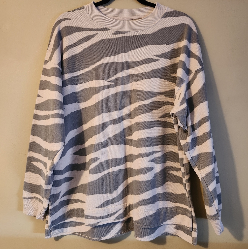 American Eagle Zebra/Tiger Print Jegging Fit Sweatshirt